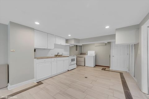 Tiny photo for 7246 N Meade Avenue, Chicago, IL 60646 (MLS # 12507255)