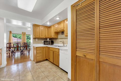 Tiny photo for 7246 N Meade Avenue, Chicago, IL 60646 (MLS # 12507255)