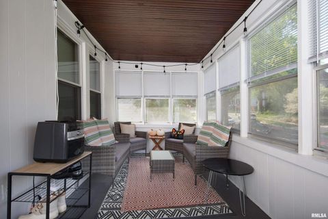 Tiny photo for 1037 22ND Street, Rock Island, IL 61201 (MLS # QC4262976)