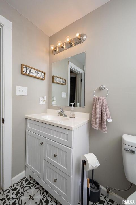 Tiny photo for 1037 22ND Street, Rock Island, IL 61201 (MLS # QC4262976)