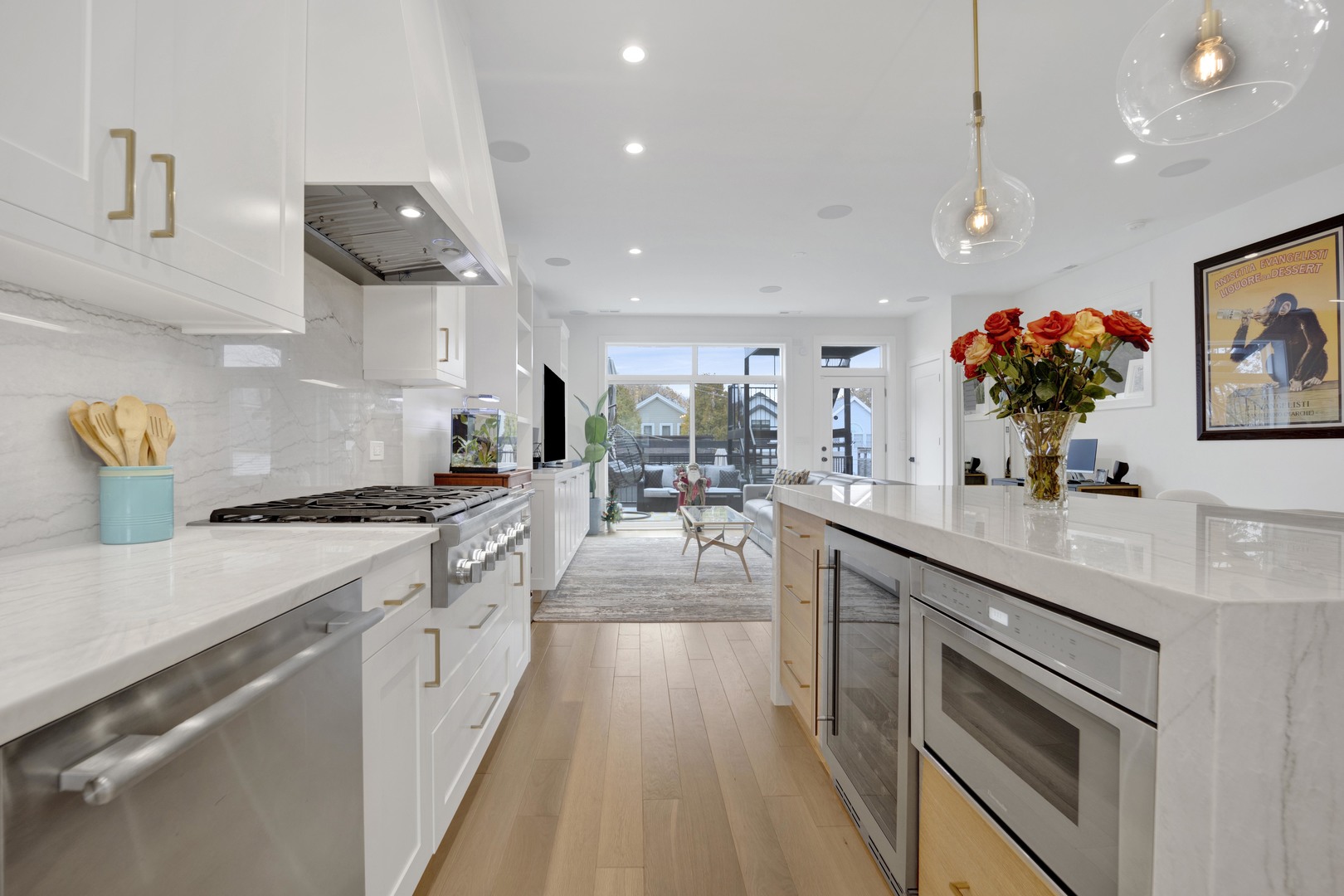 1533 W Barry Avenue 2