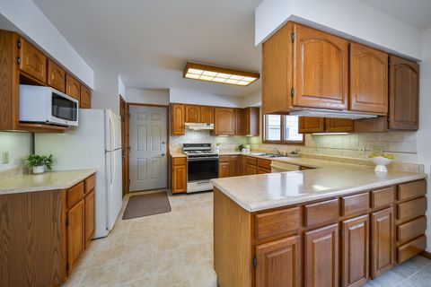 Tiny photo for 38 Walnut Creek Lane, Oswego, IL 60543 (MLS # 12547970)