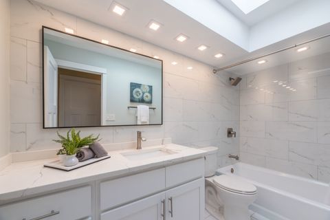 Tiny photo for 806 W Hackberry Drive, Arlington Heights, IL 60004 (MLS # 12514727)