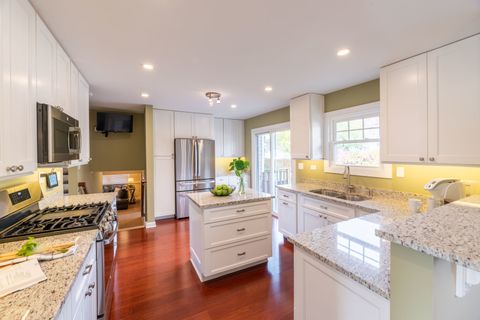 Tiny photo for 806 W Hackberry Drive, Arlington Heights, IL 60004 (MLS # 12514727)