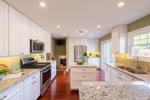 Tiny photo for 806 W Hackberry Drive, Arlington Heights, IL 60004 (MLS # 12514727)