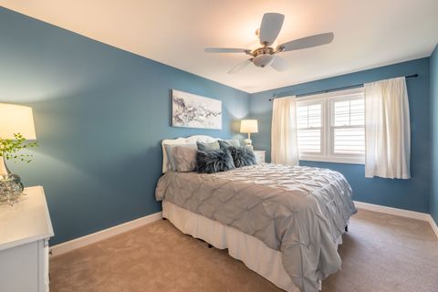 Tiny photo for 806 W Hackberry Drive, Arlington Heights, IL 60004 (MLS # 12514727)