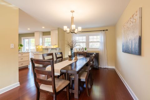 Tiny photo for 806 W Hackberry Drive, Arlington Heights, IL 60004 (MLS # 12514727)