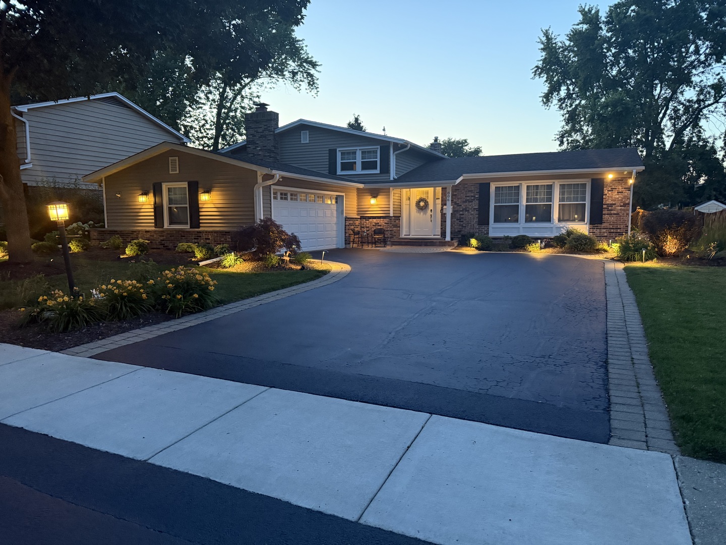 806 W Hackberry Drive