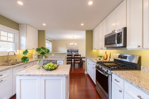 Tiny photo for 806 W Hackberry Drive, Arlington Heights, IL 60004 (MLS # 12514727)