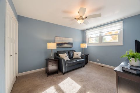 Tiny photo for 806 W Hackberry Drive, Arlington Heights, IL 60004 (MLS # 12514727)