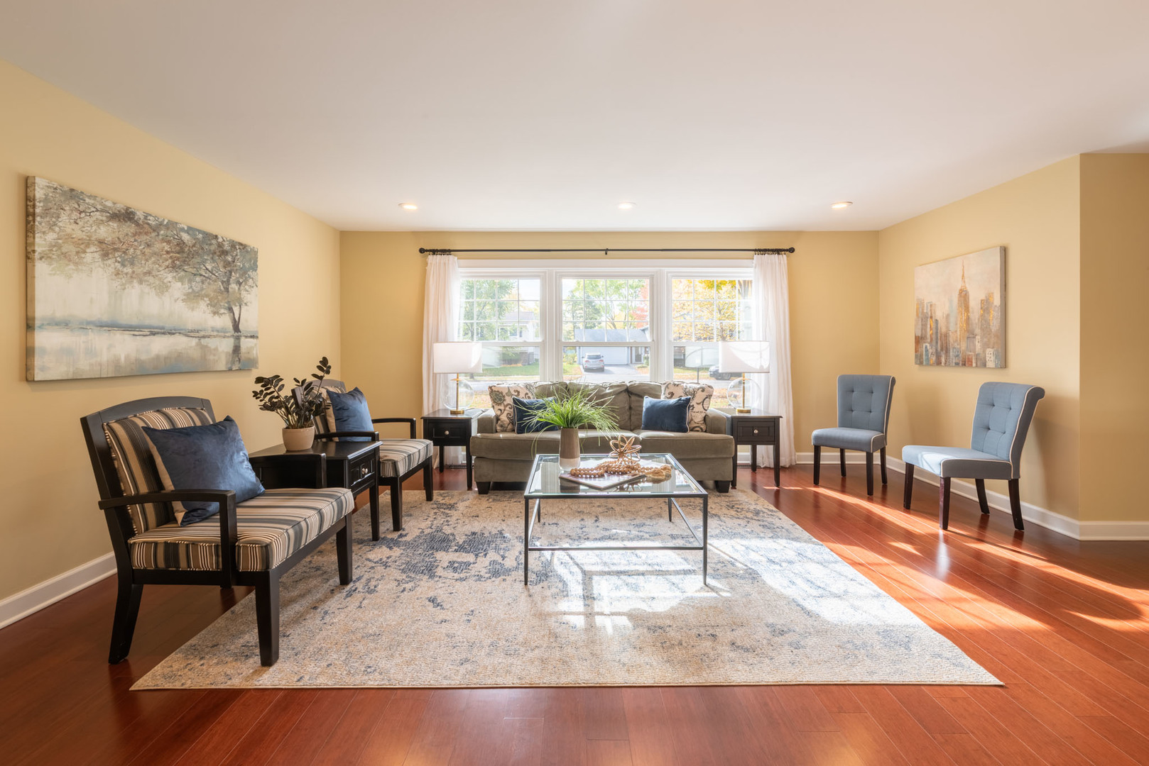 806 W Hackberry Drive