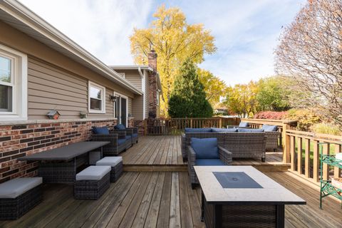 Tiny photo for 806 W Hackberry Drive, Arlington Heights, IL 60004 (MLS # 12514727)