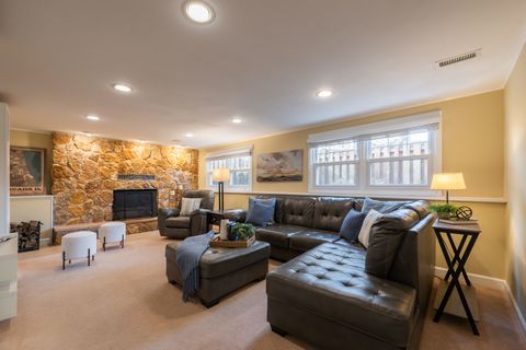 Tiny photo for 806 W Hackberry Drive, Arlington Heights, IL 60004 (MLS # 12514727)