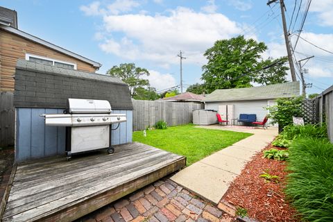 Tiny photo for 813 Circle Avenue, Forest Park, IL 60130 (MLS # 12650668)