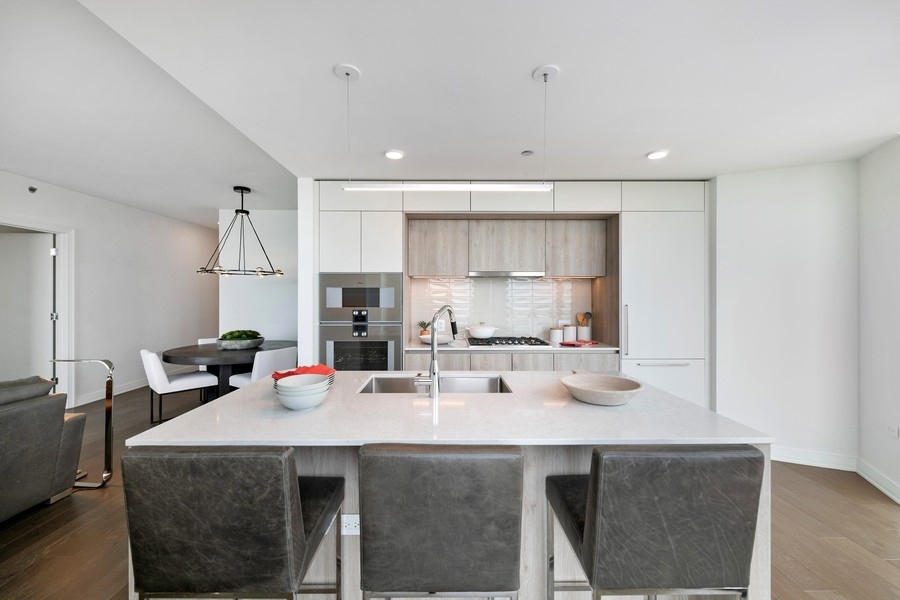 211 N Harbor Drive 706