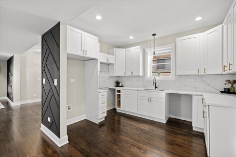 Tiny photo for 8041 S Blackstone Avenue, Chicago, IL 60619 (MLS # 12510174)