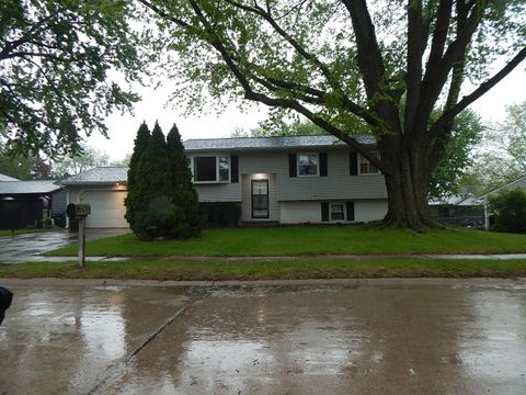 Photo of 4021 Cresthill Drive, Davenport, IA 52806 (MLS # 12631267)
