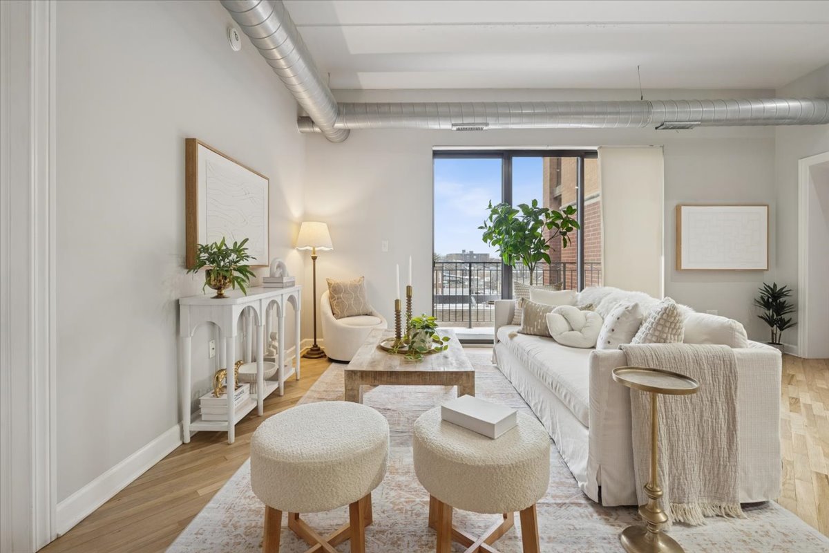 3125 W Fullerton Avenue 419