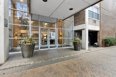 Tiny photo for 3033 N Sheridan Road #1502, Chicago, IL 60657 (MLS # 12576243)