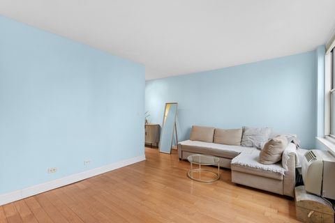 Tiny photo for 3033 N Sheridan Road #1502, Chicago, IL 60657 (MLS # 12576243)