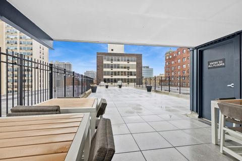 Tiny photo for 3033 N Sheridan Road #1502, Chicago, IL 60657 (MLS # 12576243)