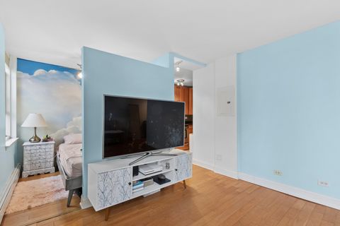 Tiny photo for 3033 N Sheridan Road #1502, Chicago, IL 60657 (MLS # 12576243)