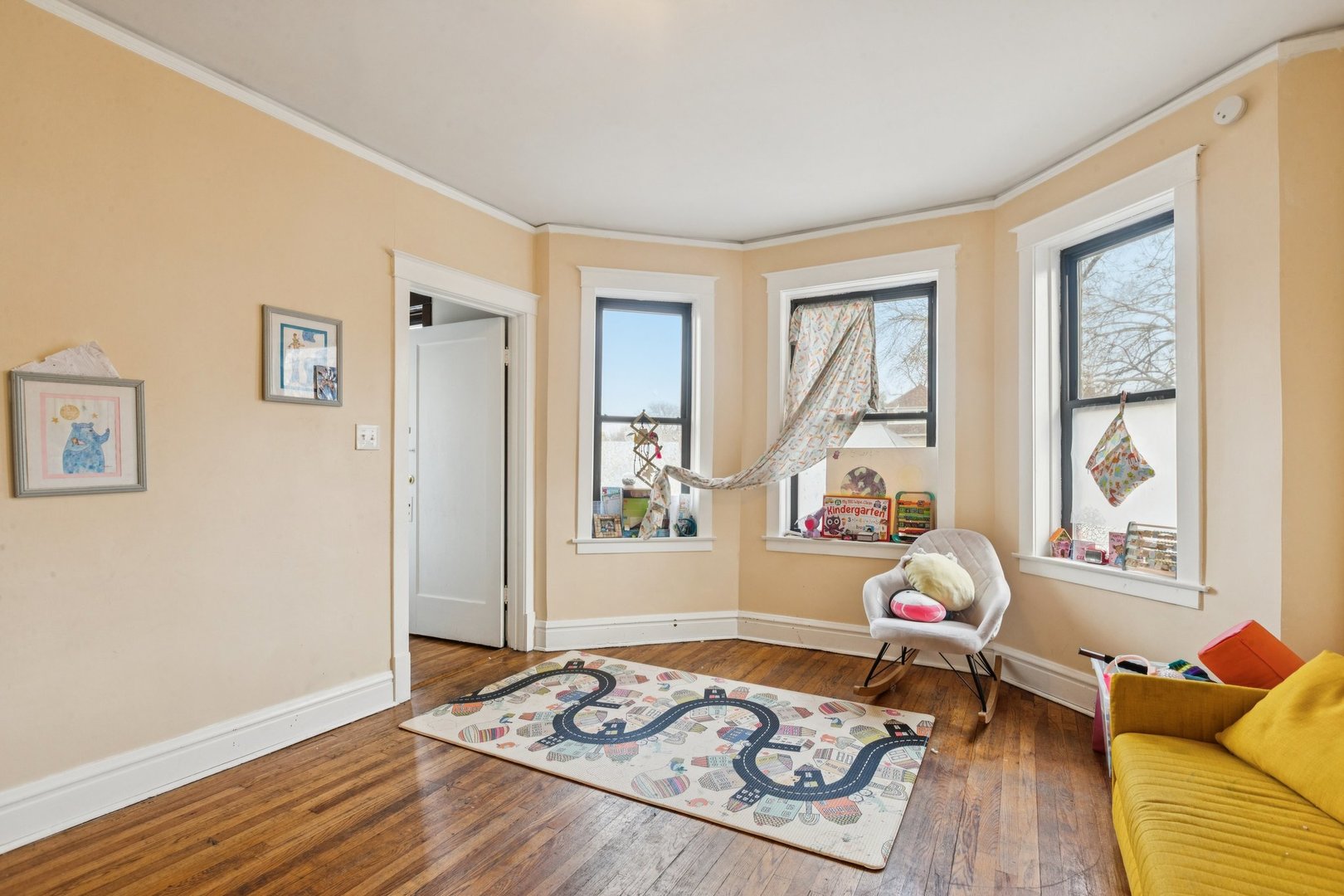 8548 S Manistee Avenue