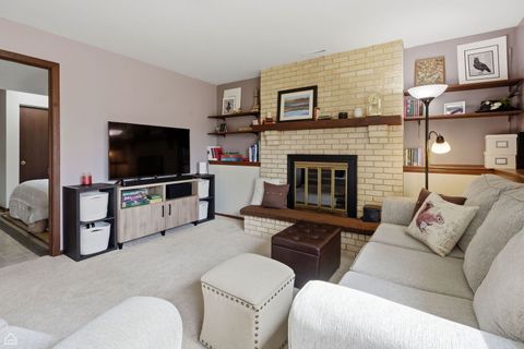 Tiny photo for 3707 W Bradley Court, McHenry, IL 60050 (MLS # 12588939)