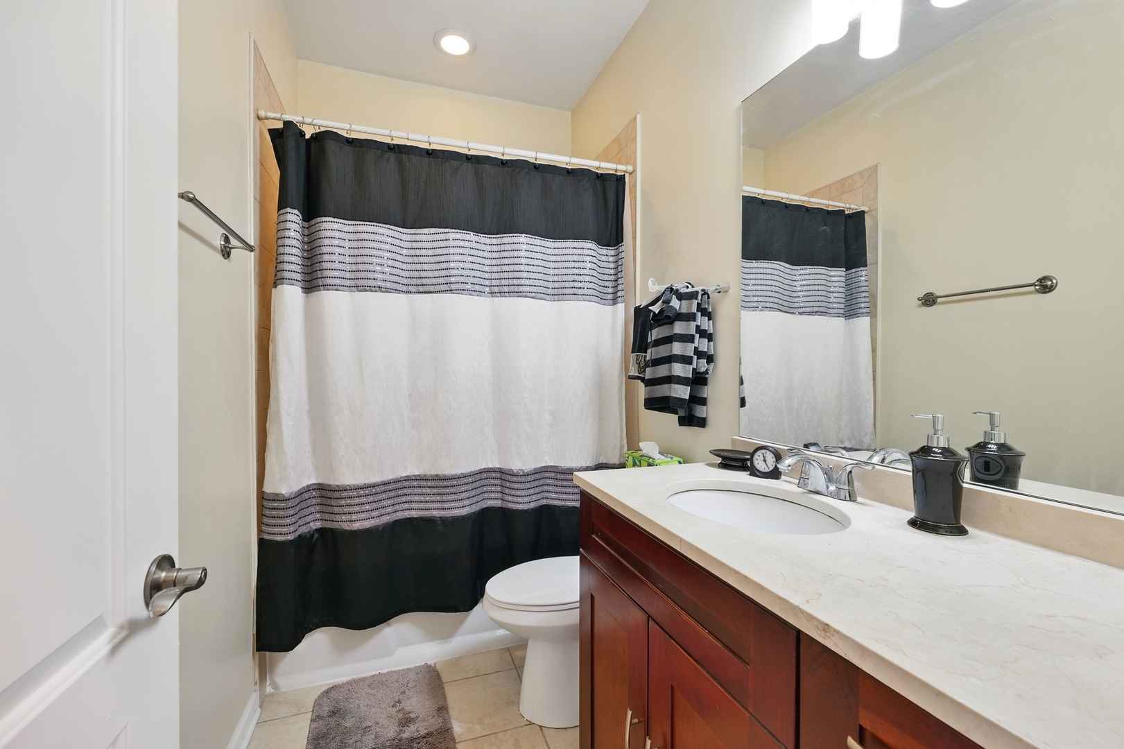 308 E 25TH Place