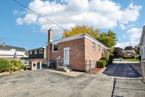 Tiny photo for 4610 Dubois Boulevard, Brookfield, IL 60513 (MLS # 12778222)
