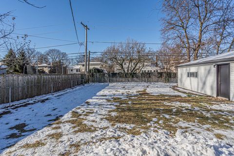 Tiny photo for 1408 N Burning Bush Lane, Mount Prospect, IL 60056 (MLS # 12533059)