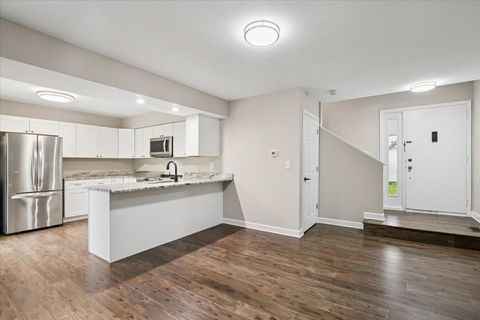 Tiny photo for 938 Chase Court, Gurnee, IL 60031 (MLS # 12627285)