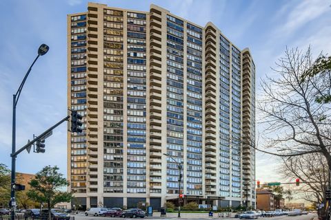 Photo of 3930 N Pine Grove Avenue #805, Chicago, IL 60613 (MLS # 12518387)