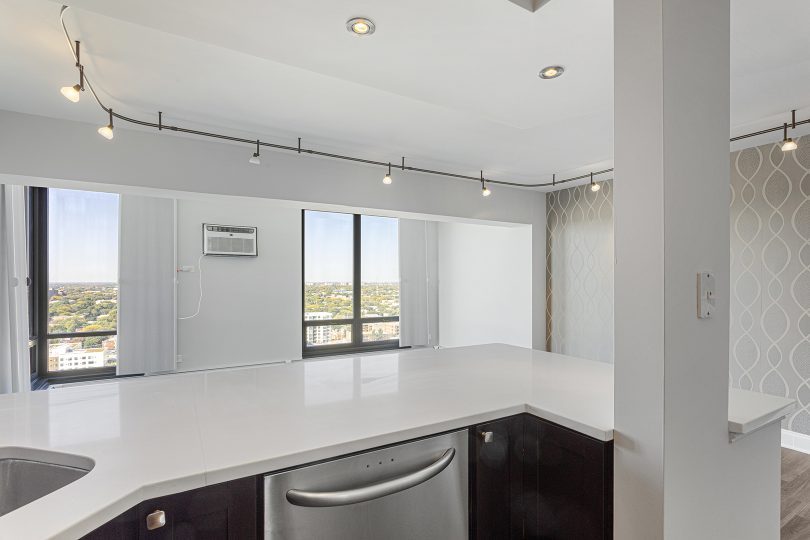 6166 N Sheridan Road 24L