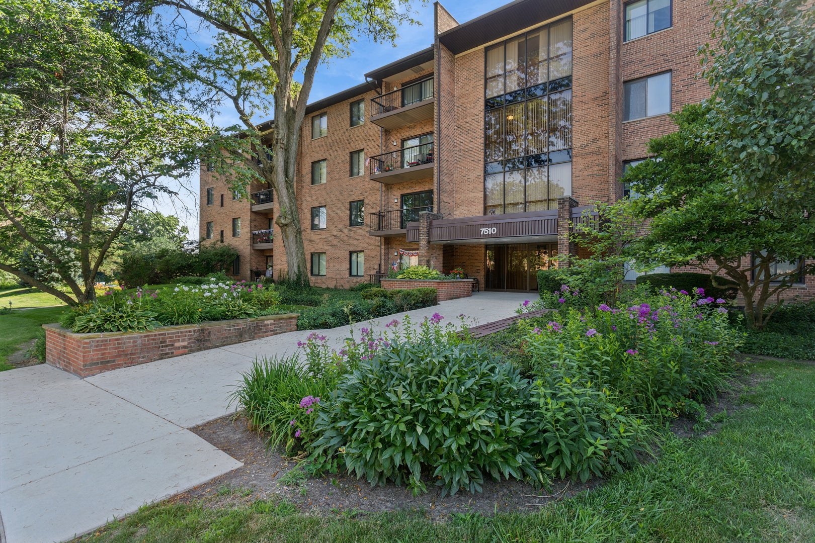 7510 Farmingdale Drive 210