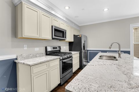 Tiny photo for 19 Augusta Street, Oak Park, IL 60302 (MLS # 12514020)