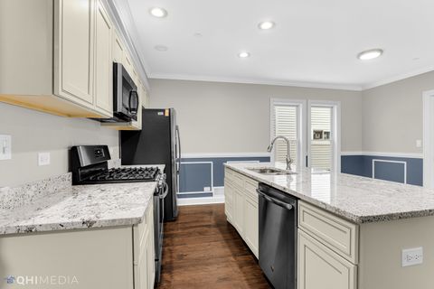 Tiny photo for 19 Augusta Street, Oak Park, IL 60302 (MLS # 12514020)