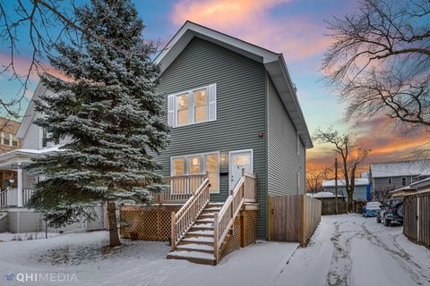 Tiny photo for 19 Augusta Street, Oak Park, IL 60302 (MLS # 12514020)