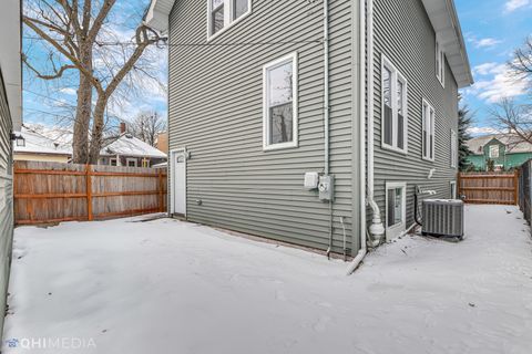 Tiny photo for 19 Augusta Street, Oak Park, IL 60302 (MLS # 12514020)