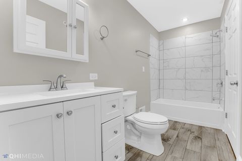 Tiny photo for 19 Augusta Street, Oak Park, IL 60302 (MLS # 12514020)