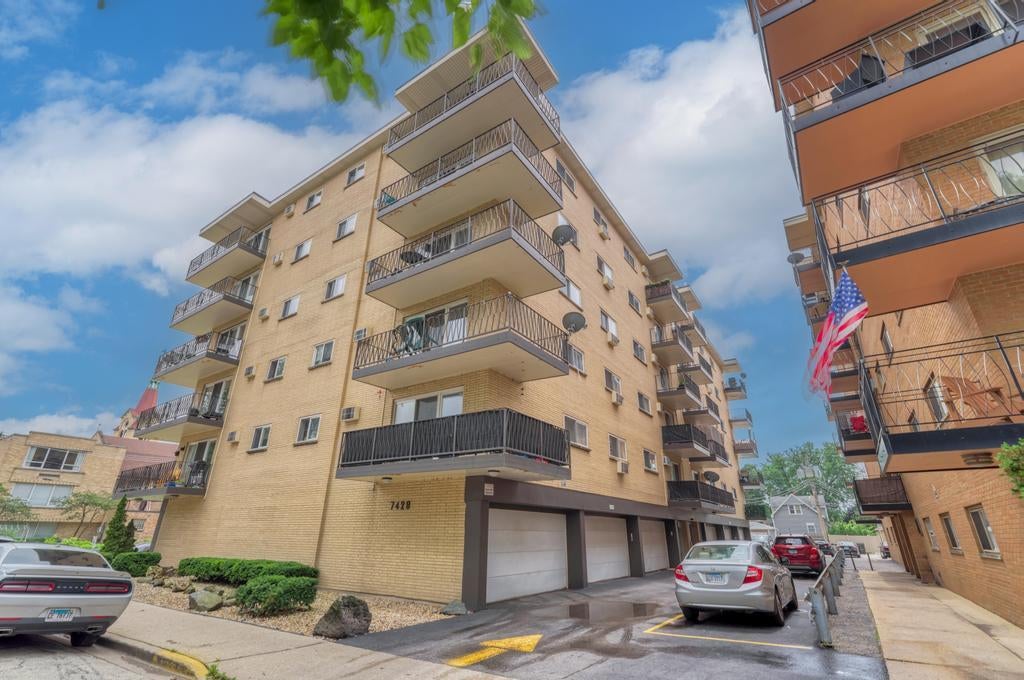 7428 WASHINGTON Street 605