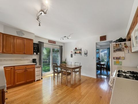 Tiny photo for 323 W Golf Road, Libertyville, IL 60048 (MLS # 12512952)