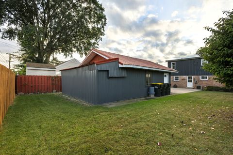 Tiny photo for 11013 Menard Avenue, Chicago Ridge, IL 60415 (MLS # 12482885)