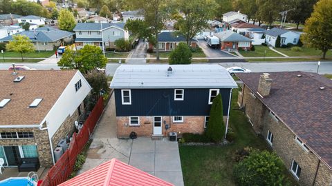 Tiny photo for 11013 Menard Avenue, Chicago Ridge, IL 60415 (MLS # 12482885)