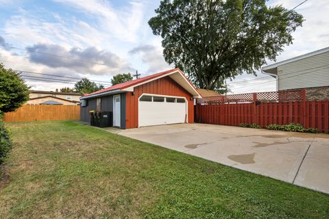 Tiny photo for 11013 Menard Avenue, Chicago Ridge, IL 60415 (MLS # 12482885)