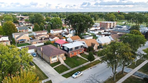 Tiny photo for 11013 Menard Avenue, Chicago Ridge, IL 60415 (MLS # 12482885)