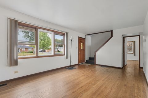 Tiny photo for 11013 Menard Avenue, Chicago Ridge, IL 60415 (MLS # 12482885)