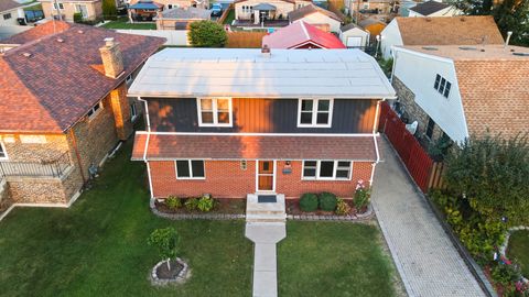 Tiny photo for 11013 Menard Avenue, Chicago Ridge, IL 60415 (MLS # 12482885)