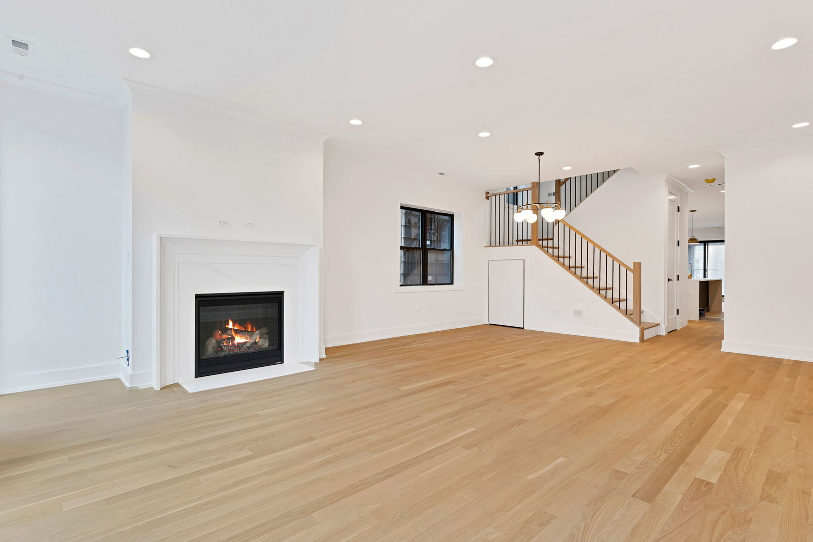 707 W Briar Place 1E