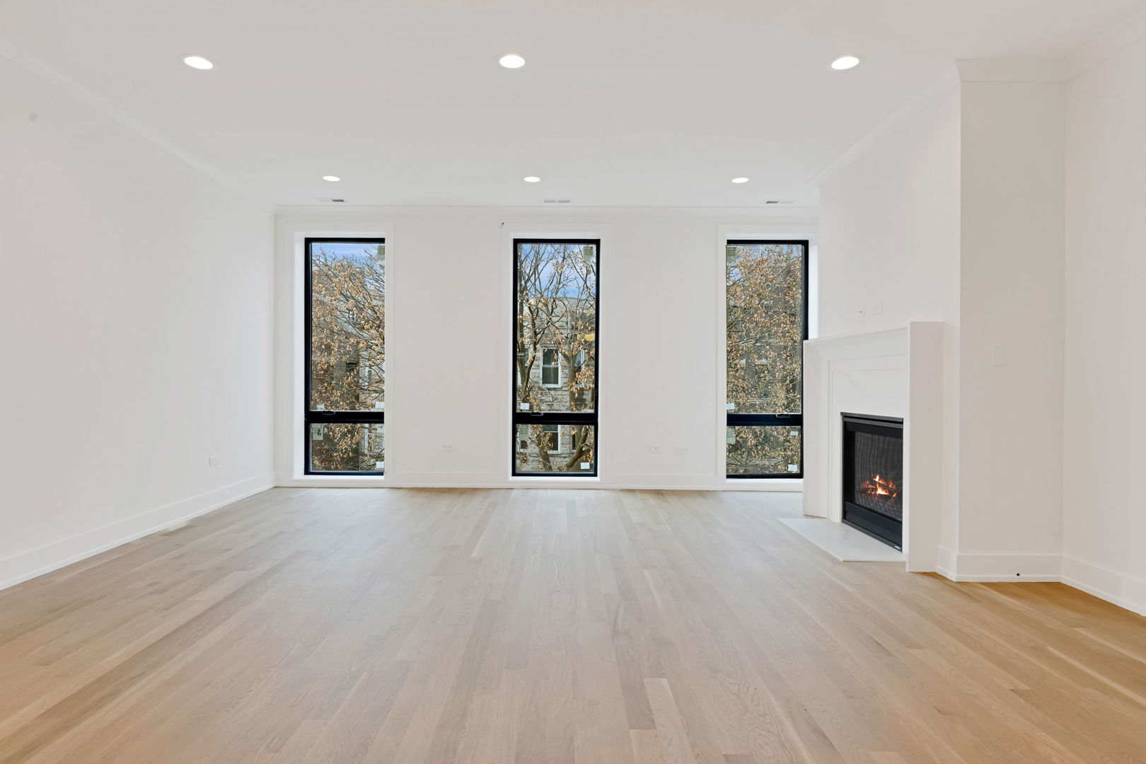 707 W Briar Place 1E